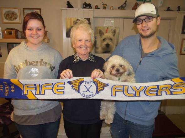 Kris Hogg from Fife Flyers visits kennels.